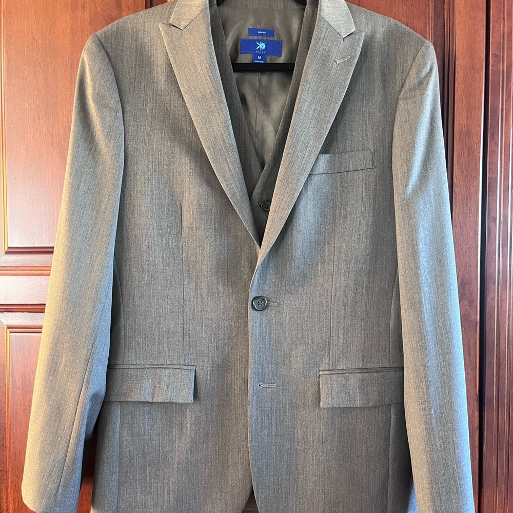 Egara Charcoal Gray Men's Suit